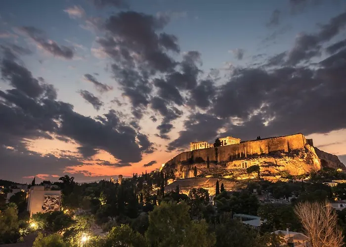 Splash Of Glam I 10 Steps From Acropolis